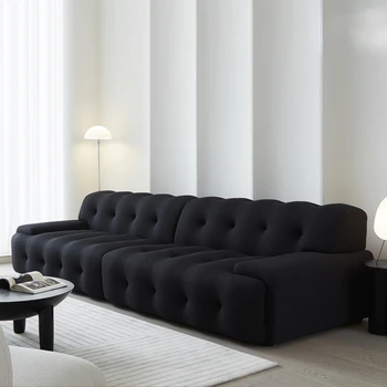 Италианската минималистичная малък апартамент, директен диван от черна кърпа